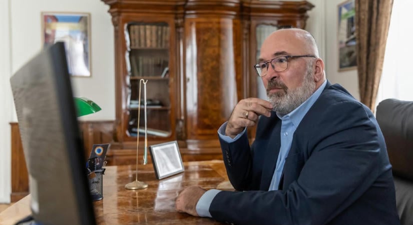 Pikó szerint a fideszes múlt tér vissza azzal, hogy a főváros elveszi a kerületektől a parkolási pénzeket