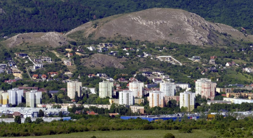 A golyóálló mellényes óvodai botrány után választás előtt áll Porcsalma