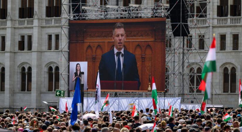 A múltat megint végképp eltörölnék a nemzet ellenségei