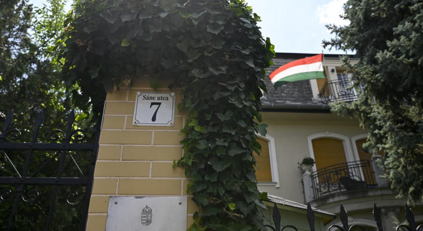 Abszolút luxizás: méregdrága limonádéra és balatoni kompozásra is telt a közpénzből Lánczi Tamás hivatalában