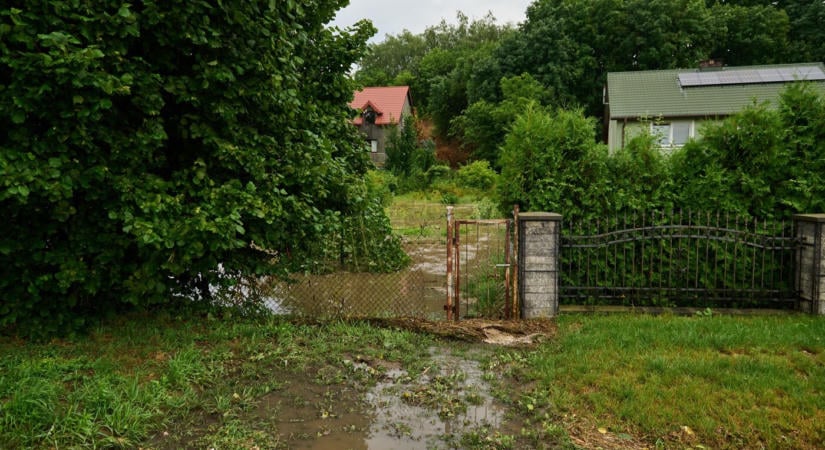 Repedések a falakon: a talajvíz és az esővíz is okozhatja
