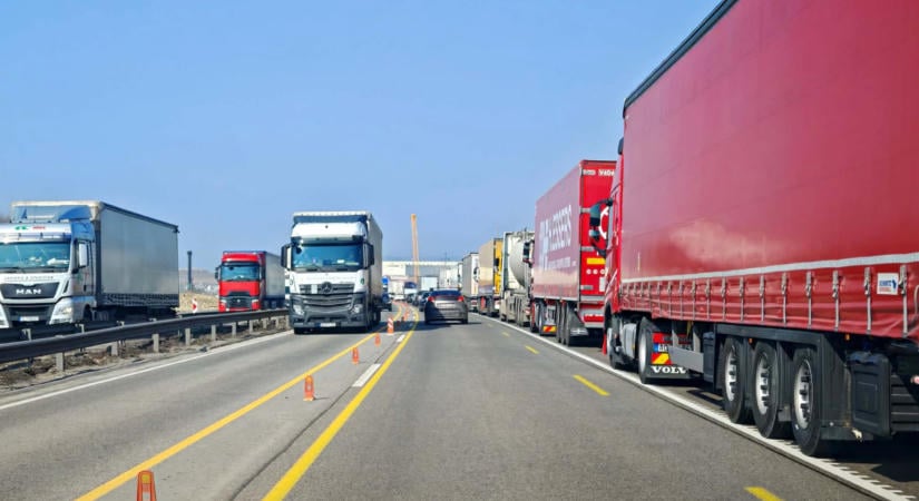 Baleset miatti gigadugó az M1-esen, erős forgalom országszerte