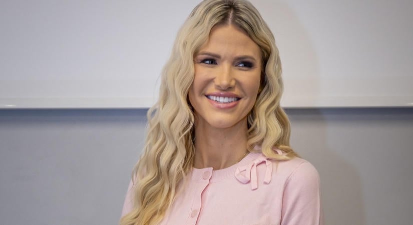 Vasvári Vivien testközelből találkozott egy orangutánnal Dubajban