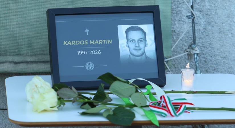 Megható fotók: csendes gyertyagyújtással emlékeztek a 28 évesen elhunyt Fradi-edzőre