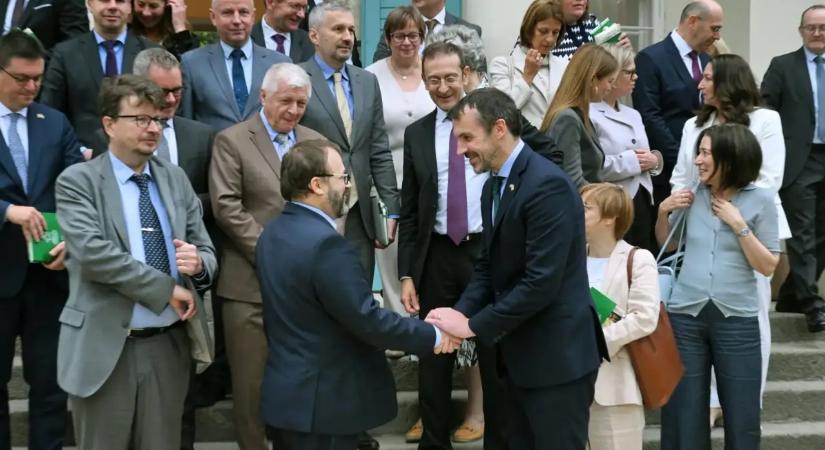 Írország elnöksége alatt tér vissza Magyarország az EU vérkeringésébe