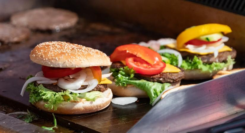 A tökéletes hamburger receptje: olyan burgert tervezett az AI, amit még a mekis is megirigyelhet