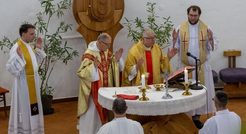 Fél évszázad az Úr szolgálatában - aranymisét tartott az oroszlányi pap