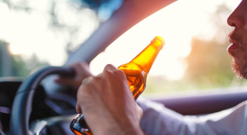 Vakon, részegen, jogosítvány nélkül vezetett egy férfi 240 kilométeren át az autópályán