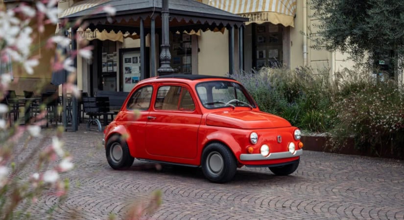 Pajtaleletből lett 60 milliós restomod ez az apró Fiat 500