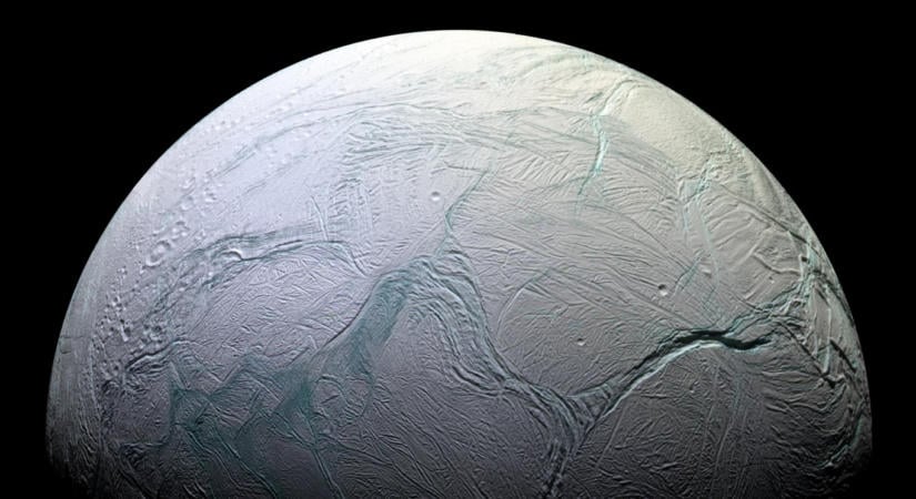 Megélnének földi mikrobák a Szaturnusz Enceladus holdján