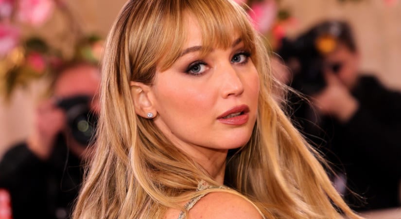 Jennifer Lawrence arca teljesen felismerhetetlenné vált: a rajongók alig hisznek a szemüknek