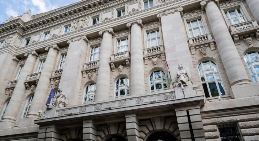 Súlyos ügyekre bukkant az MNB új vezetése, újabb csontvázak estek ki a szekrényből