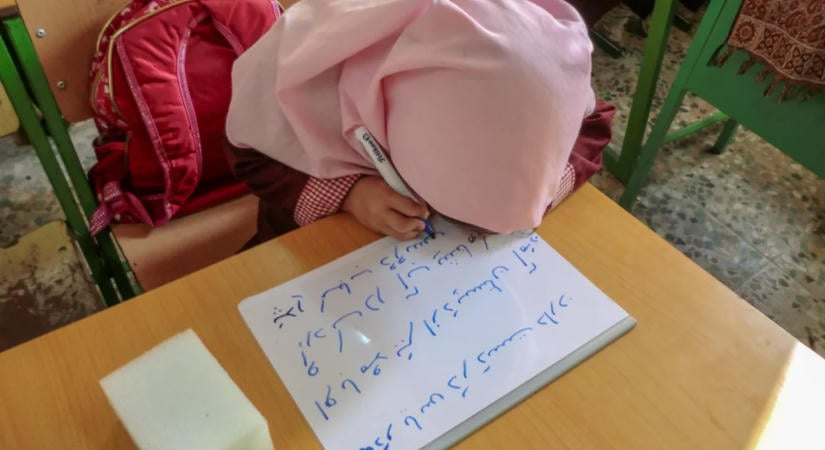 Ritka tüntetések Azerbajdzsánban az iskolai hidzsábviselés tilalma miatt