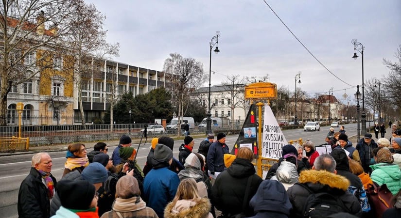 Az oroszok ellenlépést ígérnek a budapesti kiutasítás után, de nem égetnek fel minden hidat