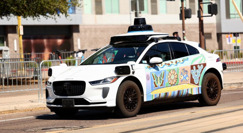 Fegyveres tinédzsereket fogott a Waymo