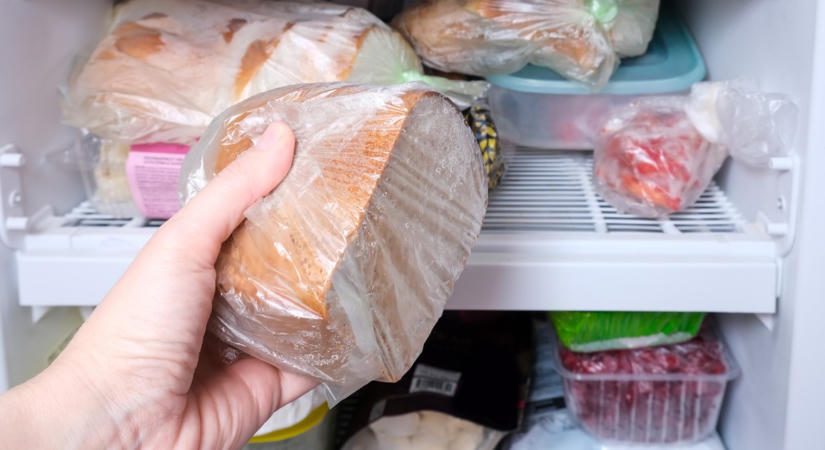 Ne fagyaszd le így a kenyeret: 5 hiba miatt lesz száraz, jeges vagy gumis kiolvasztás után