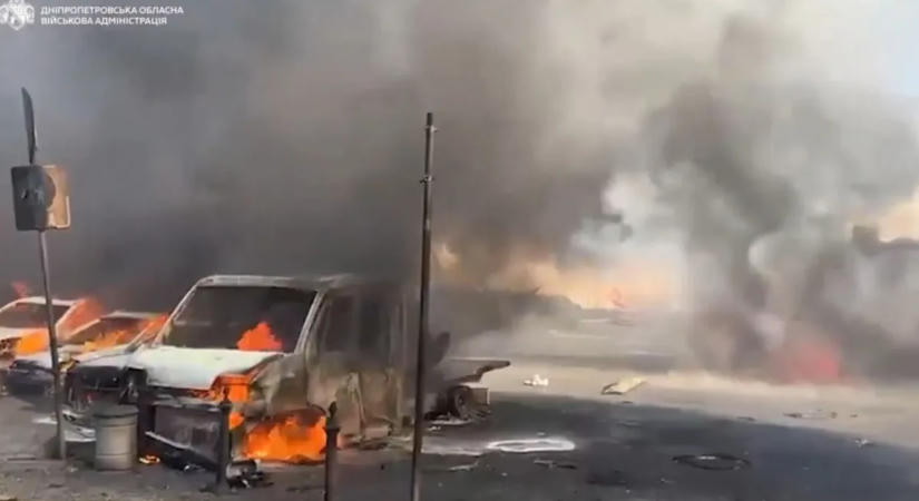 Bevásárlóközpontot ért orosz találat Ukrajnában, sok a halott és a sérült – videó