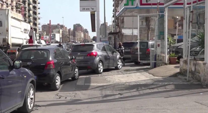 Megszabadítaná az autósokat a gépjárműadótól az olasz kormány