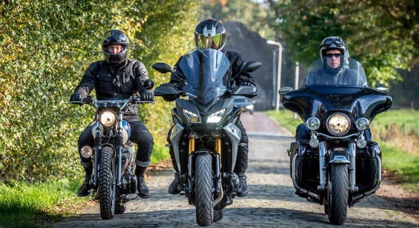 Ugyanaz a motor, mégis lassabban mész vele – ennyit számít a sisak
