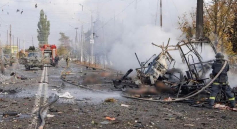 Utasokkal teli buszokat bombáztak az oroszok Kelet-Ukrajnában