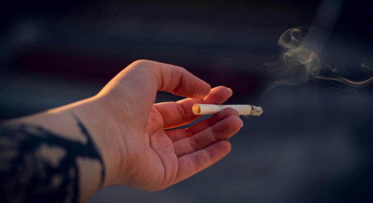 Azért dohányoznak a techbrók, mert az AI úgyis megtalálja a rák gyógymódját