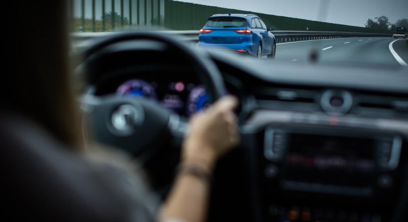 Nem elég kívül lemosni az autót: ezt a szélvédőtrükköt próbáld ki