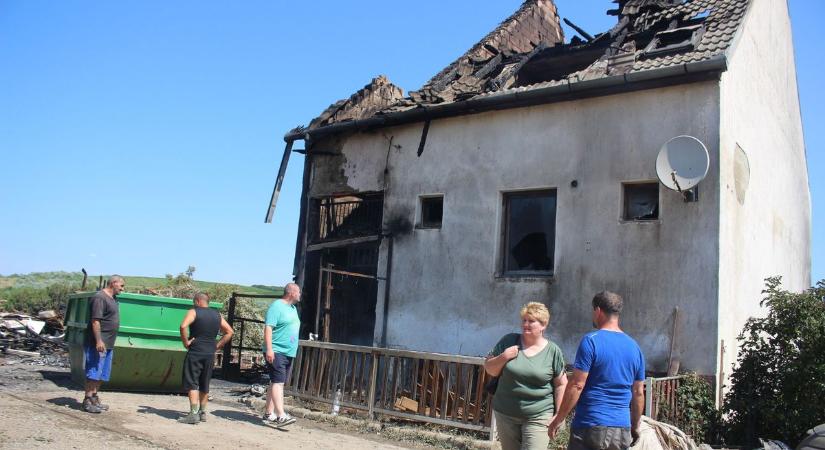 A fürdőszoba ablakán át menekültek az égő házból – négy család maradt fedél nélkül Egerben
