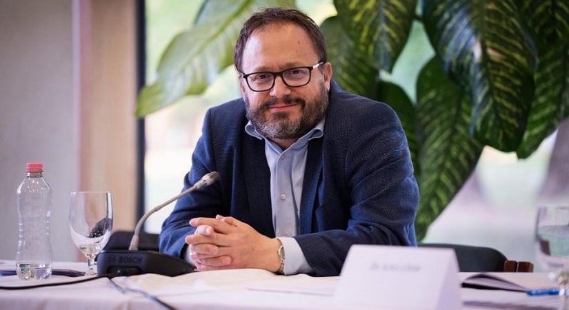 Kármán András: közel 2100 milliárd forintnyi RFF-előfinanszírozás növelte az augusztusi kiadásokat