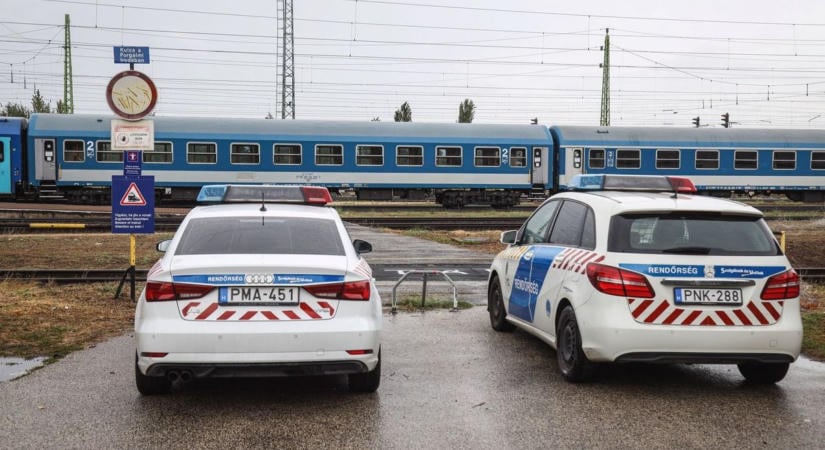 Két ember halt meg a debreceni vasúti átjárónál – Több biztonsági szabály megszegése vezethetett a tragédiához
