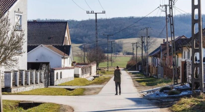 Megújult épület, új járművek és modern eszközök segíti a sásdiak szociális biztonságát