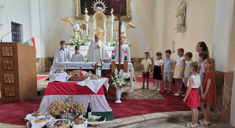Szent István királyra emlékeztek Köbölkúton