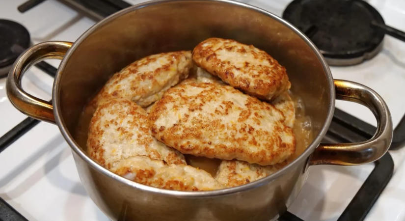 Valóban puhább lesz a hús, ha sütés után hideg vízbe mártjuk?