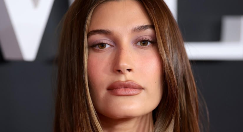 Az eszpresszó hajszín lehet az idei ősz nagy kedvence – Hailey Bieber már beleszeretett