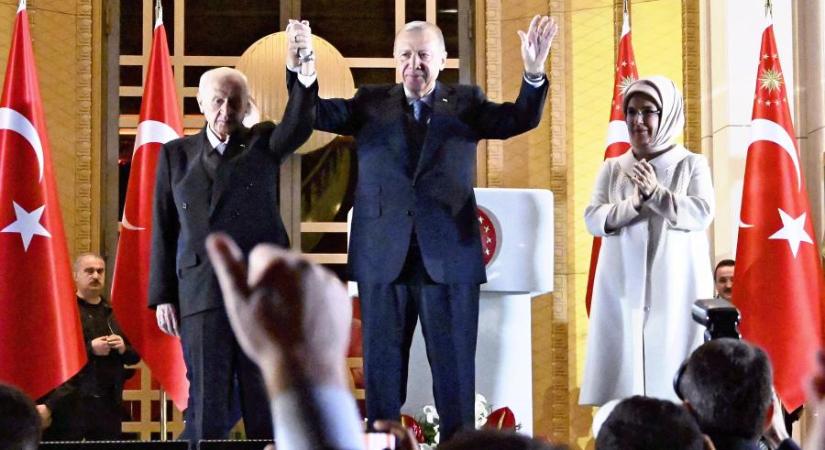 Alig két nappal Erdogan győzelme után megkezdődhettek a leszámolások a török ellenzékkel