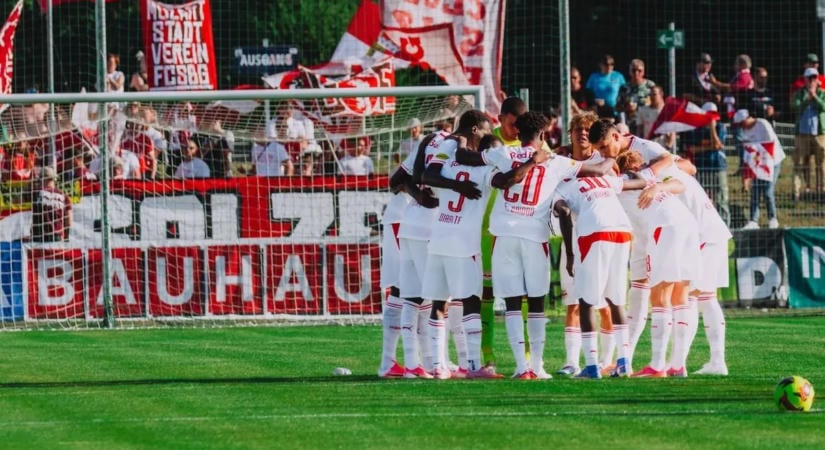 Redzic Damir csereként beállva duplázott, a Salzburg hét gólt lőve jutott továb a kupában
