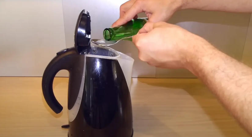 Kevesen ismerik ezt a trükköt: Így szabadulhat meg pillanatok alatt a vízforraló vízkövétől!