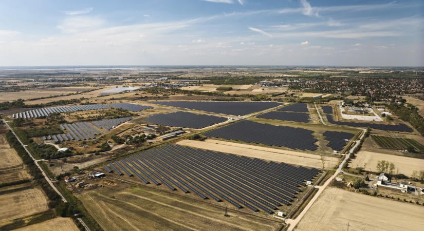 Újabb napelemparkkal és energiatárolóval erősít a MOL – szinte teljesen önállóvá válhat az algyői bázis