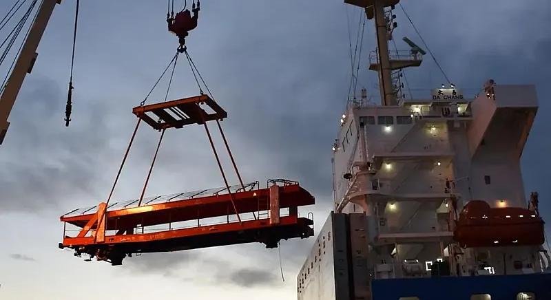 Elektromos autókra szabott vasúti kocsikkal újít a DB Cargo