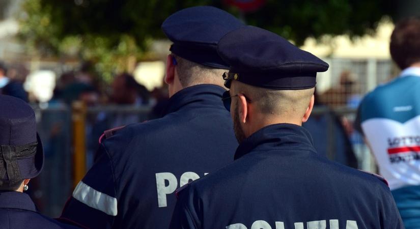 Meghalt egy 11 éves kislány Olaszországban, mert beszorult a haja a medence lefolyójába
