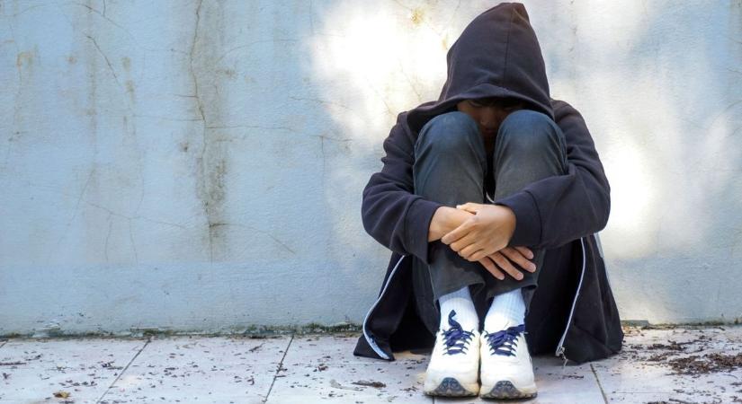 Aggasztó eltűnés: hetek óta keresik a 13 éves fiút a bonyhádi rendőrök