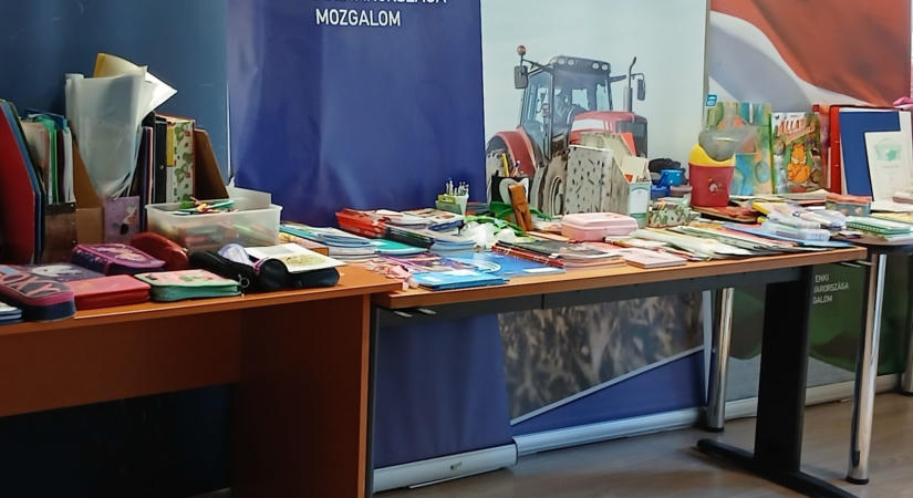 Rengeteg adomány gyűlt össze a civilek tanszerosztására