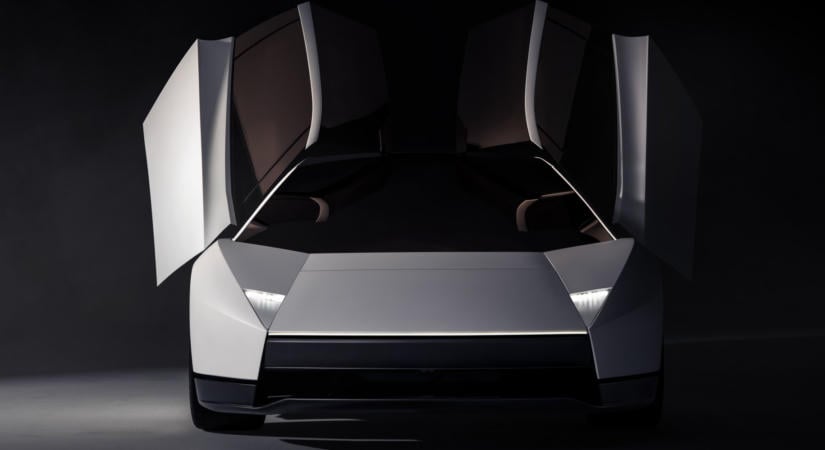 Új autójával szintet ugrik a Tesla, szó szerint