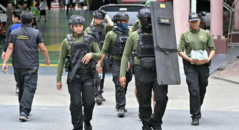 Megölte a nagyszüleit, majd tüzet nyitott az iskolában egy diák Thaiföldön