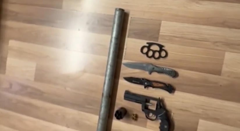 Bekokainozva fenyegettek késsel két férfit a Dob utcában a dílerek, mert azok elhajtották őket