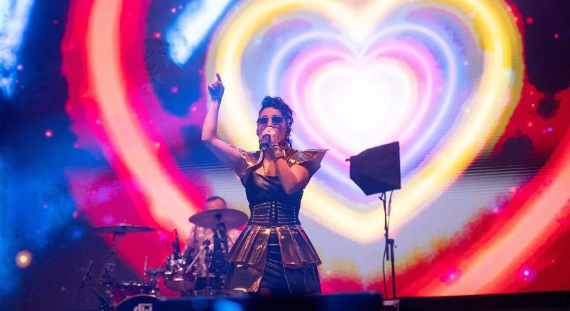 Óriási show-t csinált Nótár Mary a Campuson, fotókon a fergeteges hangulat!