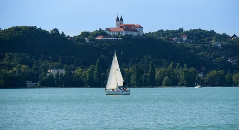 Kritikusan alacsony a Balaton vízállása: figyelmeztették a vitorlások tulajdonosait