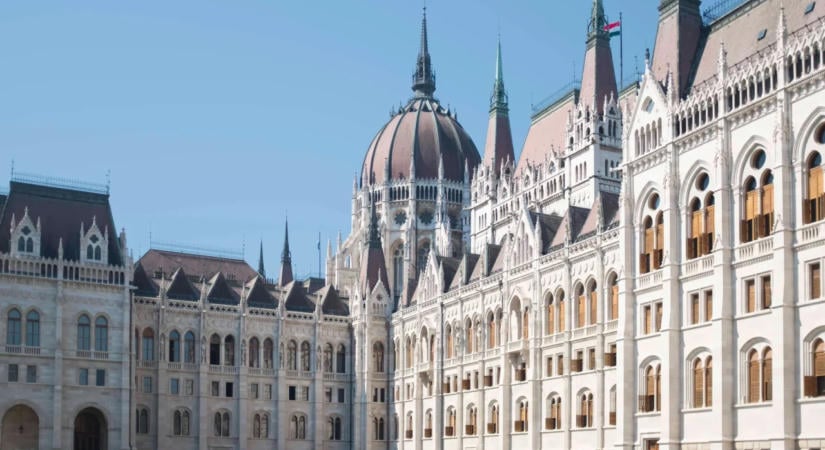 Év végéig tartó területlezárást rendelt el a rendőrség az Országház környékén