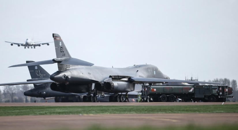 Kivonta összes bombázóját az angliai Fairford támaszpontról az amerikai légierő