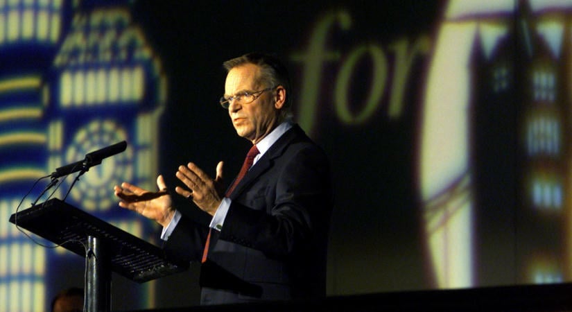 Meghalt Jeffrey Archer, a világhírű brit író és botrányos múltú politikus