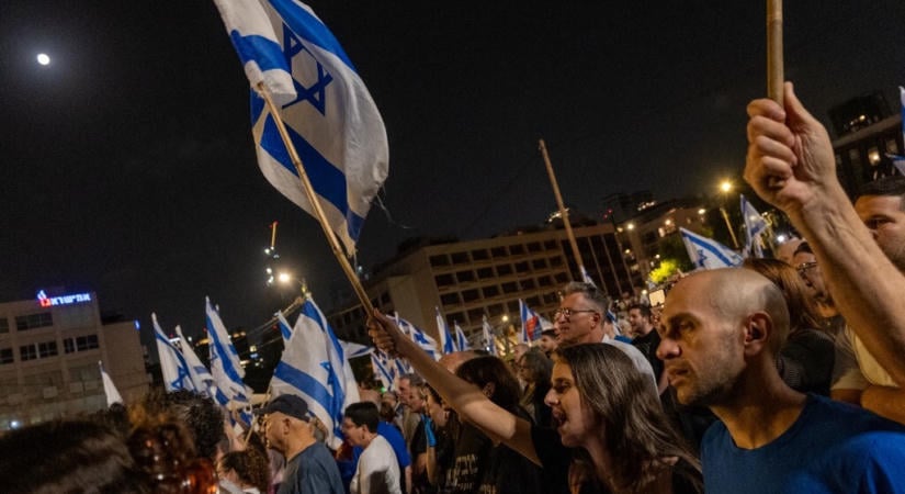 Pár nappal az izraeli választások előtt ellenzéki tömegtüntetés volt Tel-Avivban